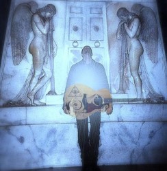 <strong>Ghost Guitar</strong> 